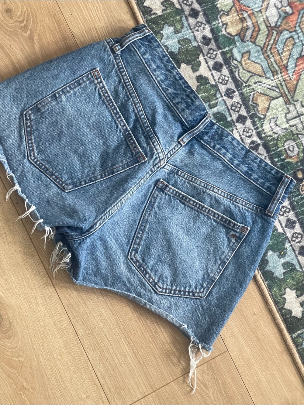 Madewell Distressed Mid-Blue Denim Relaxed women's Shorts - Picture 5 of 11